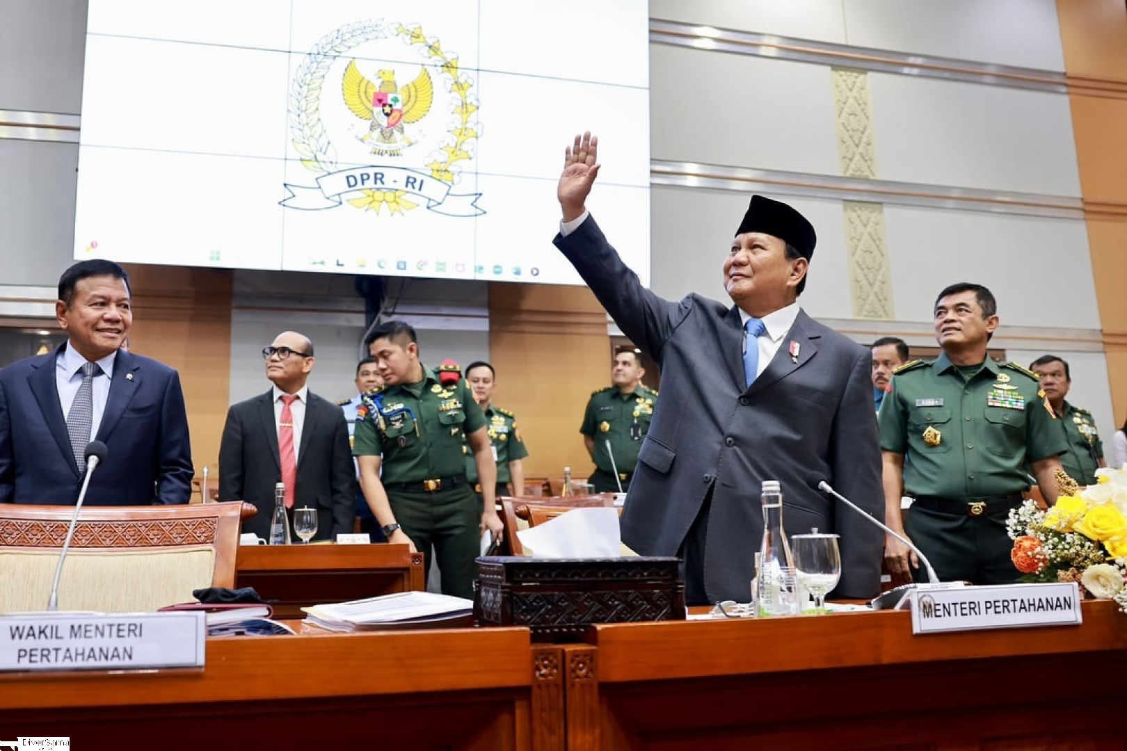 Rapat kerja terakhir dengan Komisi 1 DPR RI sebagai mitra kami di Kementerian Pertahanan